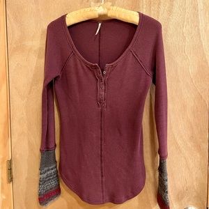 Free People Burgundy Crochet Cuff Thermal top sz Medium great preowned condition